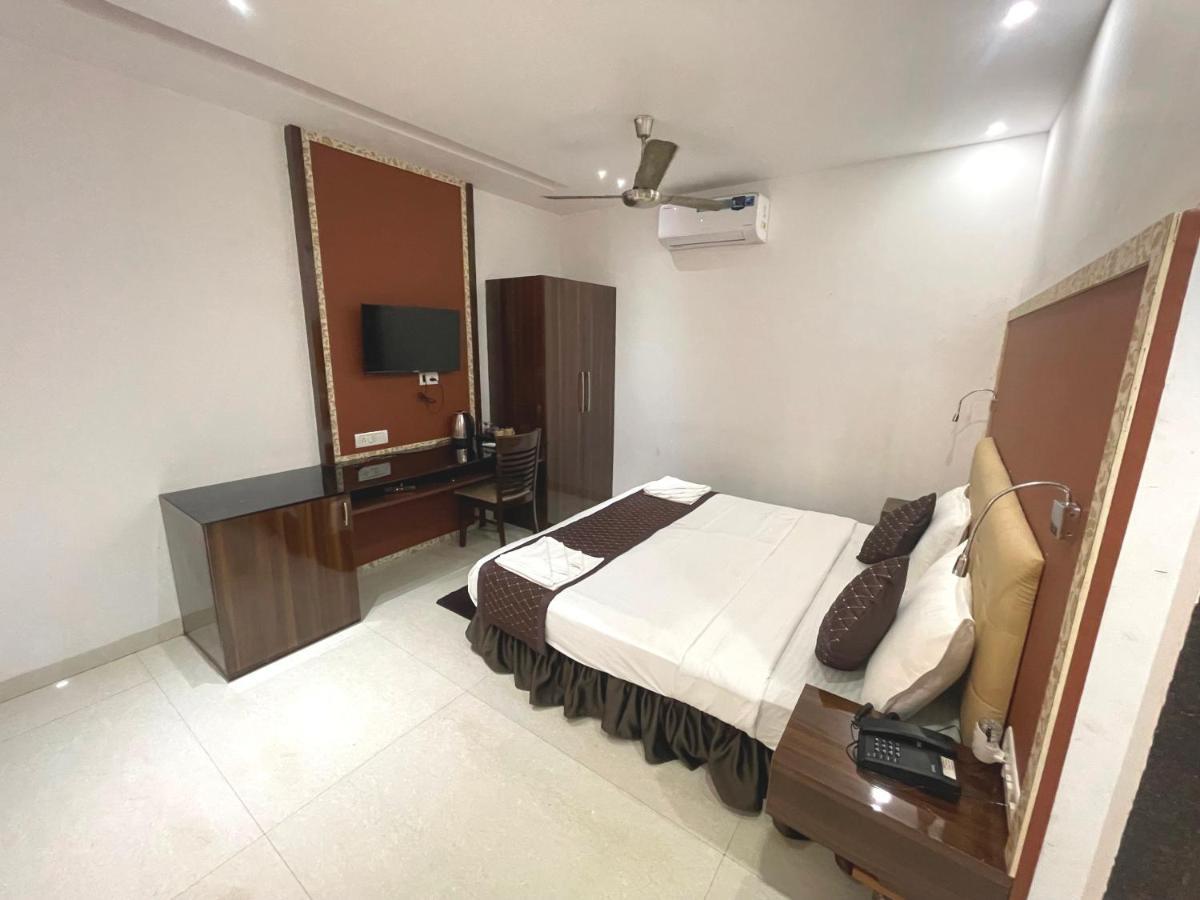 Hotel Goa Continental Arpora Buitenkant foto