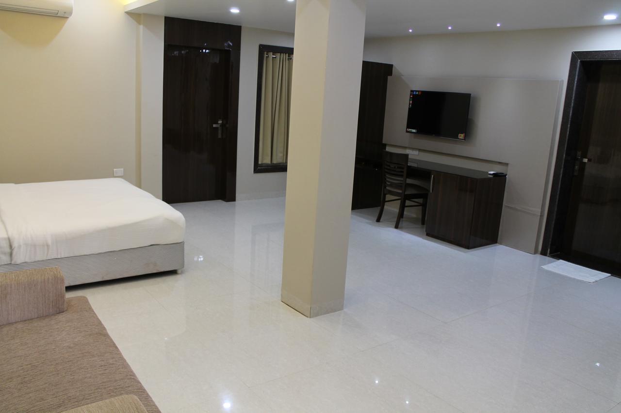 Hotel Goa Continental Arpora Buitenkant foto