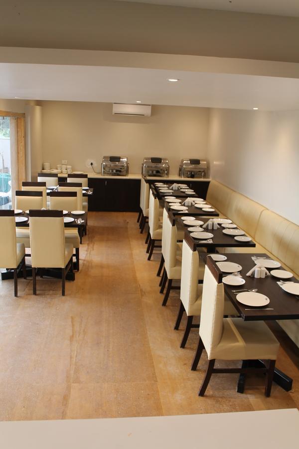 Hotel Goa Continental Arpora Buitenkant foto